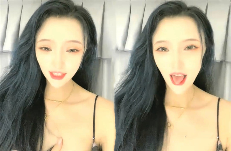 妖艳妹子大黑牛假吊自慰诱惑,掰穴特写拨开内裤摩擦骑乘假屌