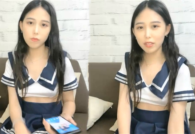 高颜值甜美微毛粉穴妹子学生制服诱惑,撩起裙子自摸掰穴手指扣弄非常诱人